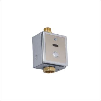 Electronic flush valve for toilets